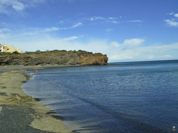 Cap d'Agde - Une plage constituée de "débris" volcaniques 3