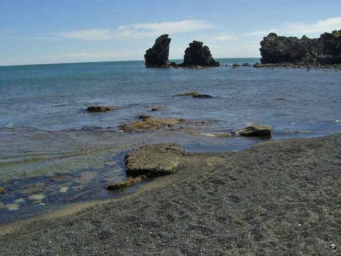 Cap d'Agde - Une plage constituée de "débris" volcaniques 1