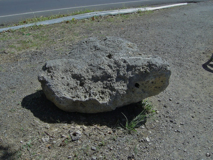 Vue d'un rocher issu du volcanisme agathois 2